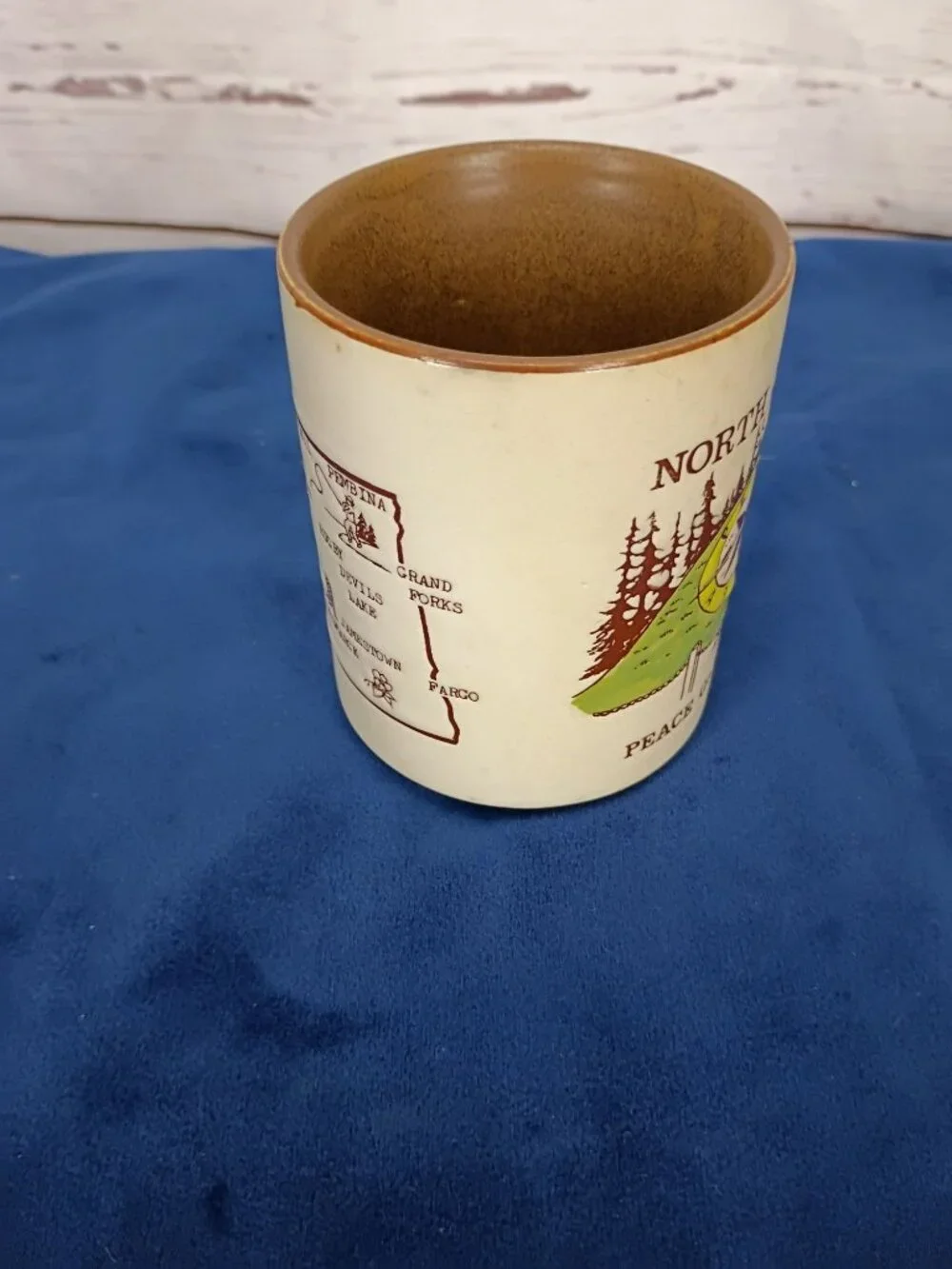 North Dakota Peace Garden State Souvenir Ceramic Mug With Brown Interior